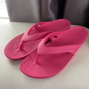 Crocs Kadee II pink flip flops. Size w9.